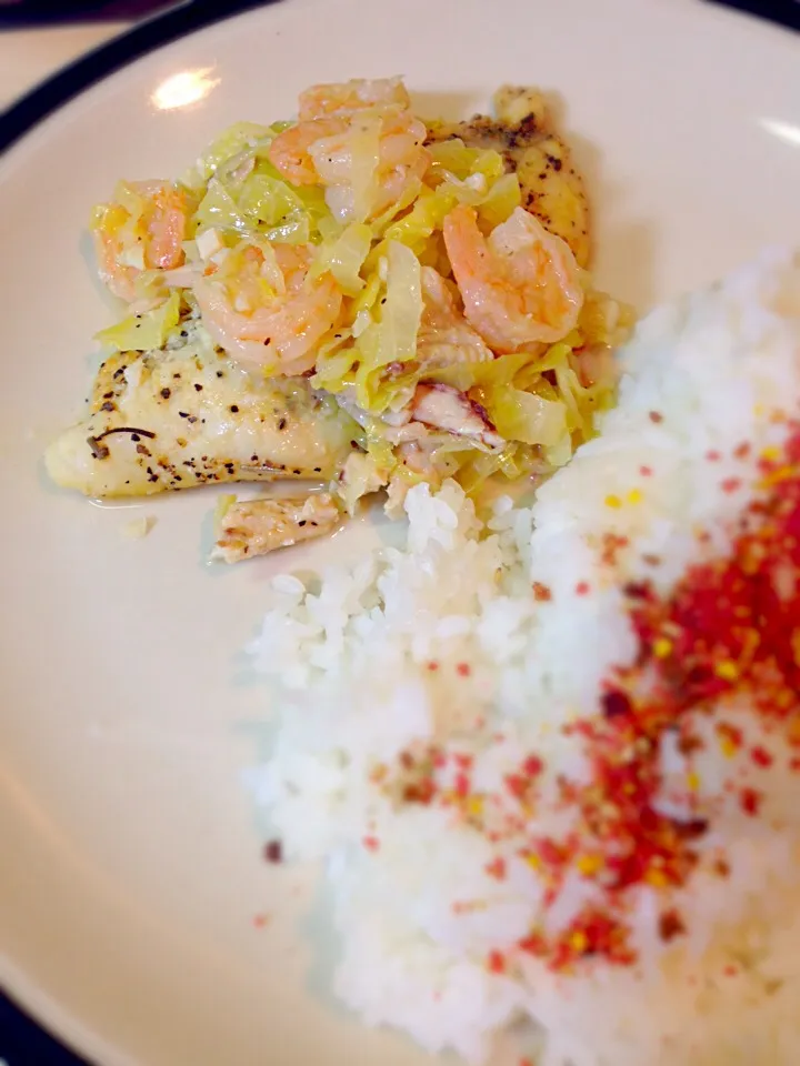 Catfish steam (lemon & black pepper) with the cabbage shrimp fried. This is our super simple dinner :D|Kate Lucasさん