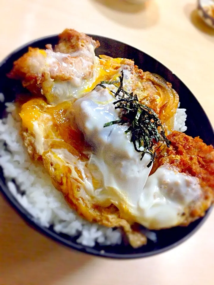 ゴージャス丼！なんと、卵とじのしたには、タレカツが入ってます！＼(^o^)／|いず⋈ + ゜さん