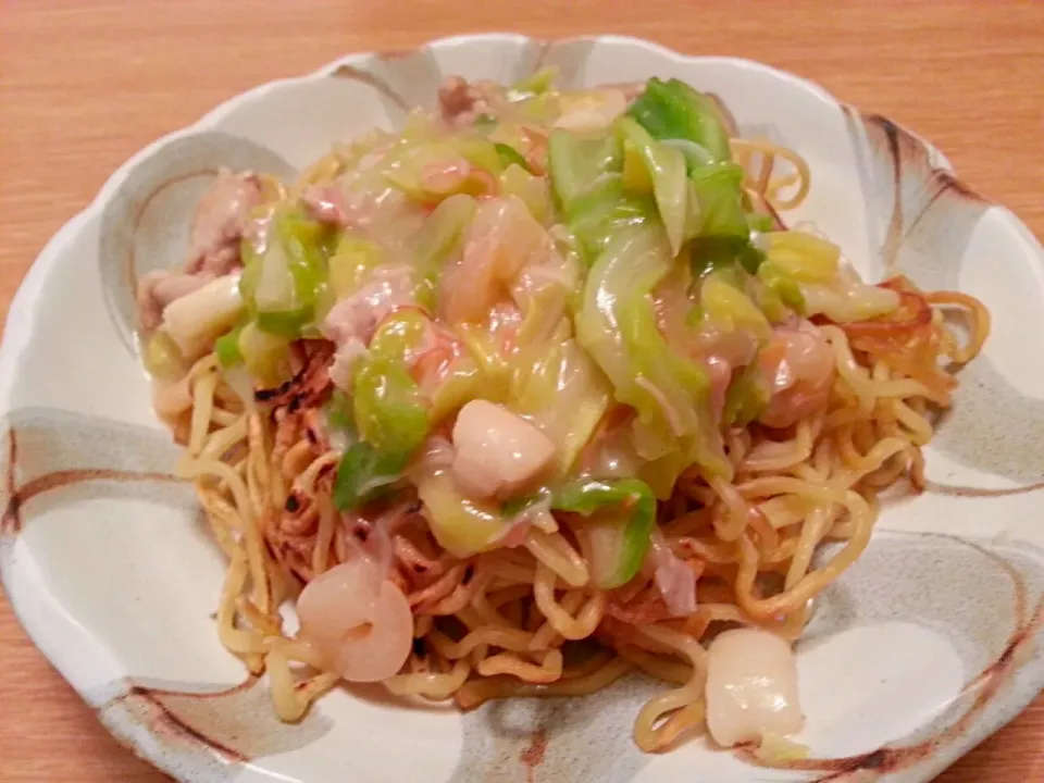 今日はチャンポン麺を焼いてチャンポンのスープで皿うどん～ウスターかけて|Kotoyo Moriさん