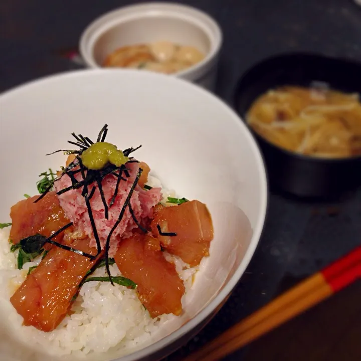 マグロ漬け丼、きのこ汁、つくね煮物|tel meさん