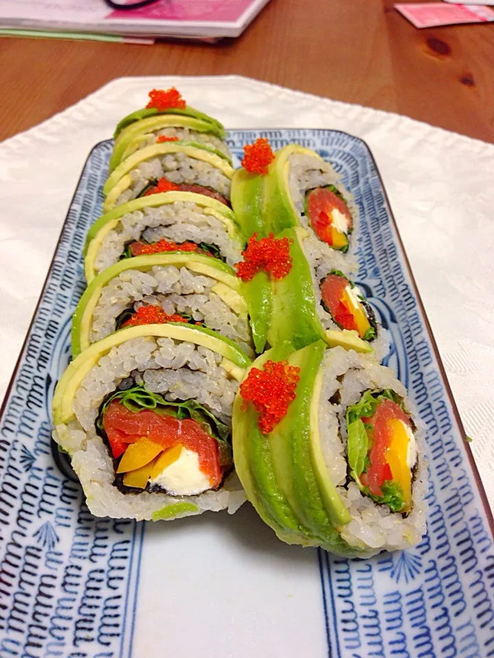 Dragon roll with smoked salmon and cream cheese|Kumigarさん