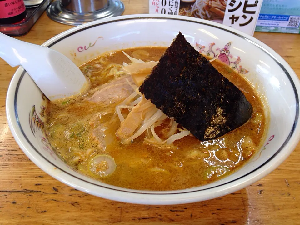 営業マンの昼ごはん ニンニクラーメン|ぽんたさん