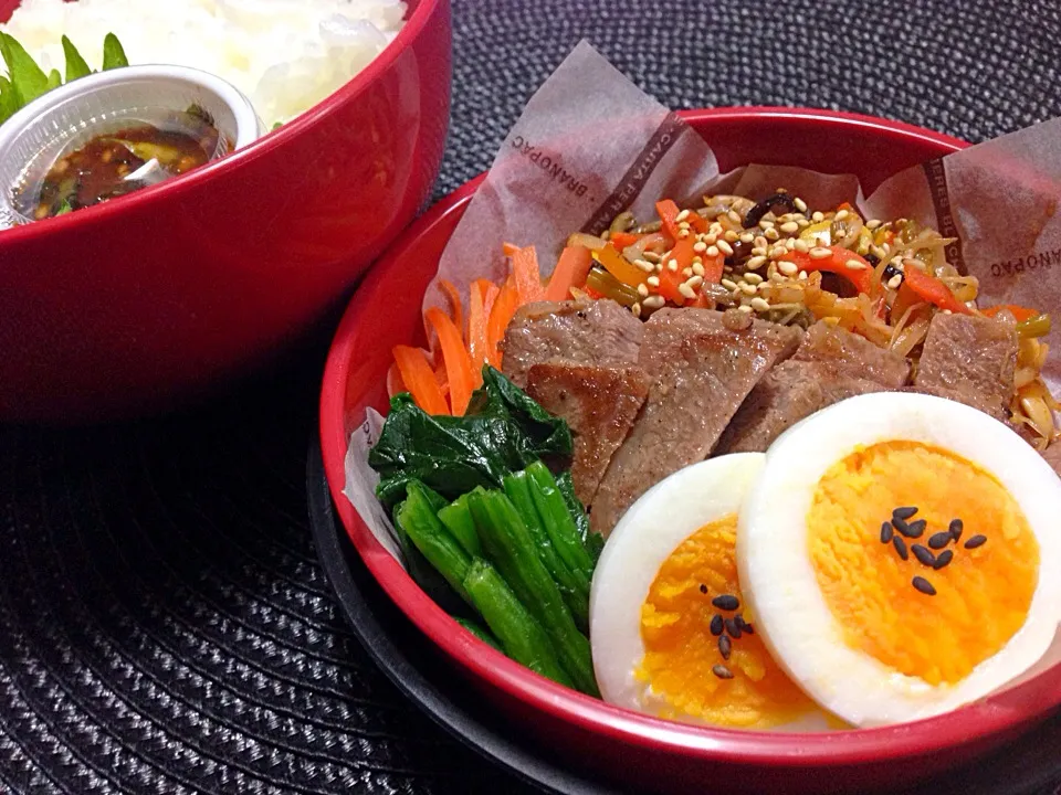 ニラたれを添えちゃって〜❗️の焼肉ビビンパ丼〜❗️😆|みほままこさん