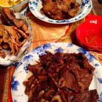 Our dinner last night!! Beefsteak, dried pusit and chicken adobo!|Bonjhing Comiaさん