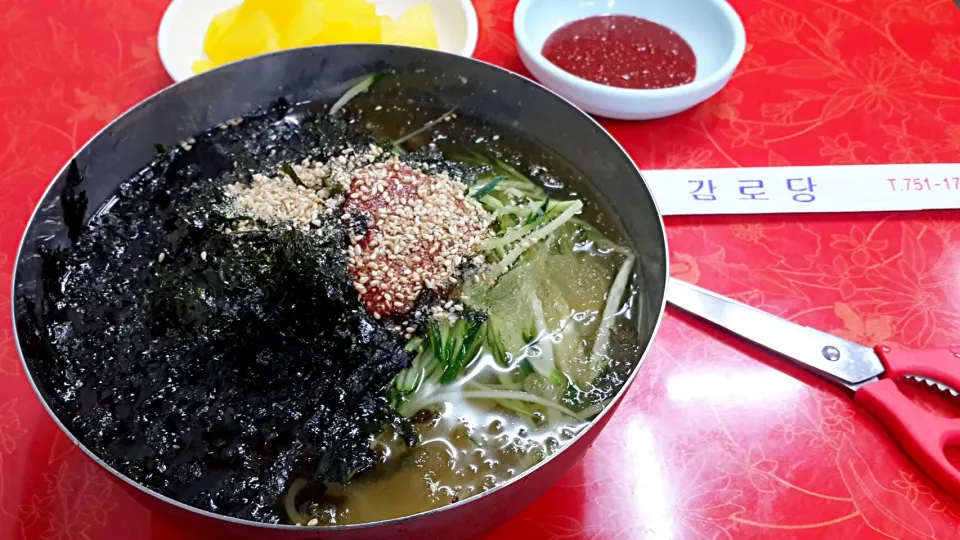 Snapdishの料理写真:Spicy Cold Chewy Noodle 감로당의 냉쫄면|Dean Jungさん