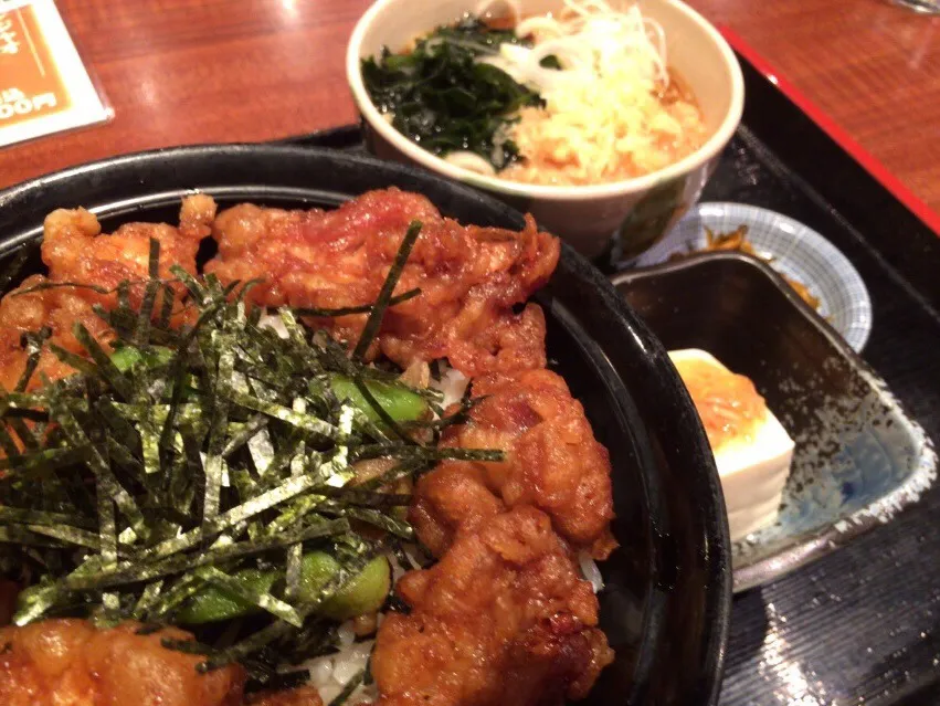 【日替ランチ】鶏天丼とわかめうどん定食を頂きました。|momongatomoさん