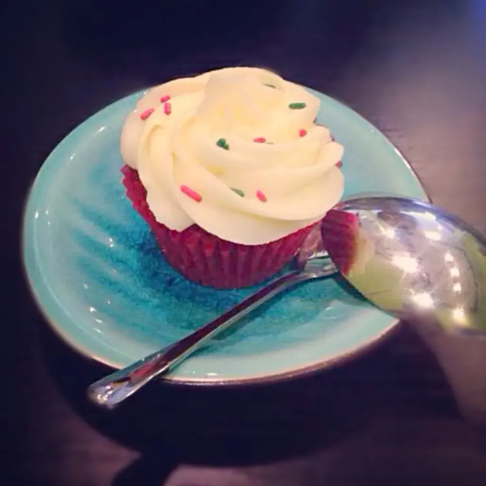 Snapdishの料理写真:Red velvet cupcake. 红丝绒杯子蛋糕|PennyPupuさん