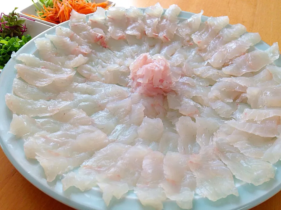 Snapdishの料理写真:釣魚料理  ヒラメの薄造り|シンリーさん