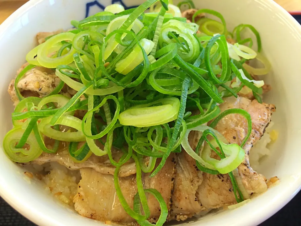 Snapdishの料理写真:ネギ塩豚カルビ丼|kobaさん