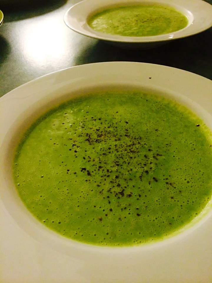 Fresh Creamy Pea Soup with Black Pepper. #VeggieStarter #NoMoreCannedSoup|Rachelle Elise Etienne Breidenbachさん