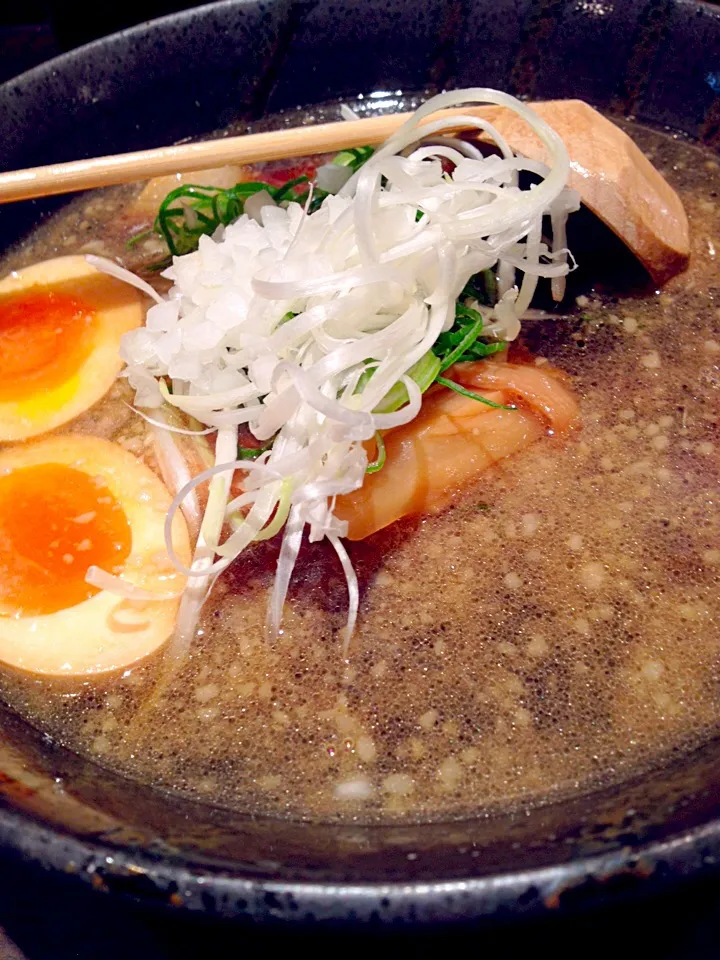 焦がし醤油ラーメン|すえたけさん