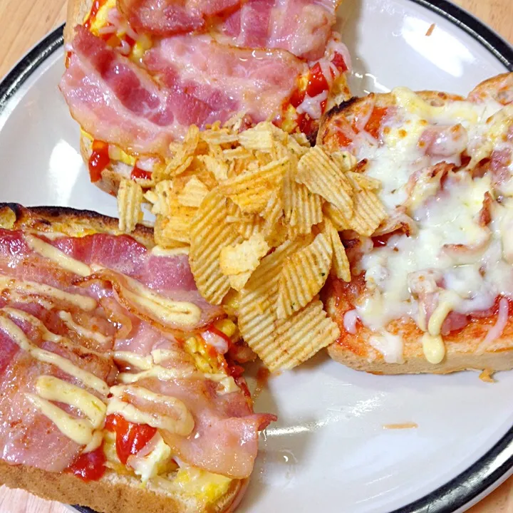 Pizza bread :D our dinner|Kate Lucasさん