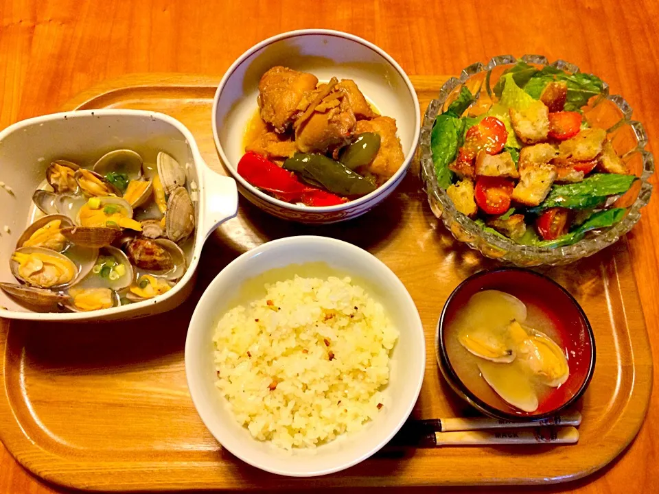 鶏の生姜煮、あさりのワイン蒸し、ロメインレタスサラダ、あさりのお味噌汁、ガーリックライス|yuyusuzuさん