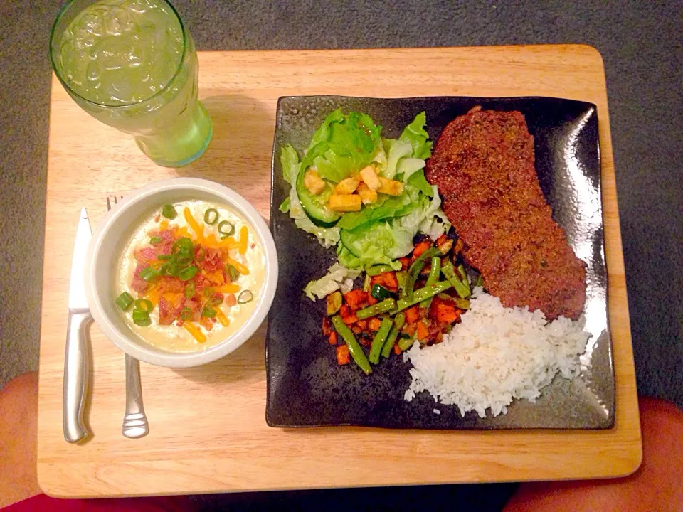 Steak with rice, sautéed veggies, house salad and baked potato soup|Rafael Pachecoさん