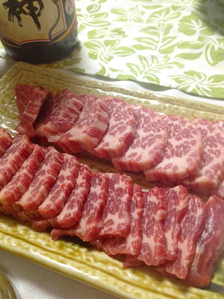 北海道の好きなお肉屋さんから馬刺し購入！芋焼酎でいただきまーーーぁす( ´ ▽ ` )  これで1000円ちょいって安いなあー😍|marieさん