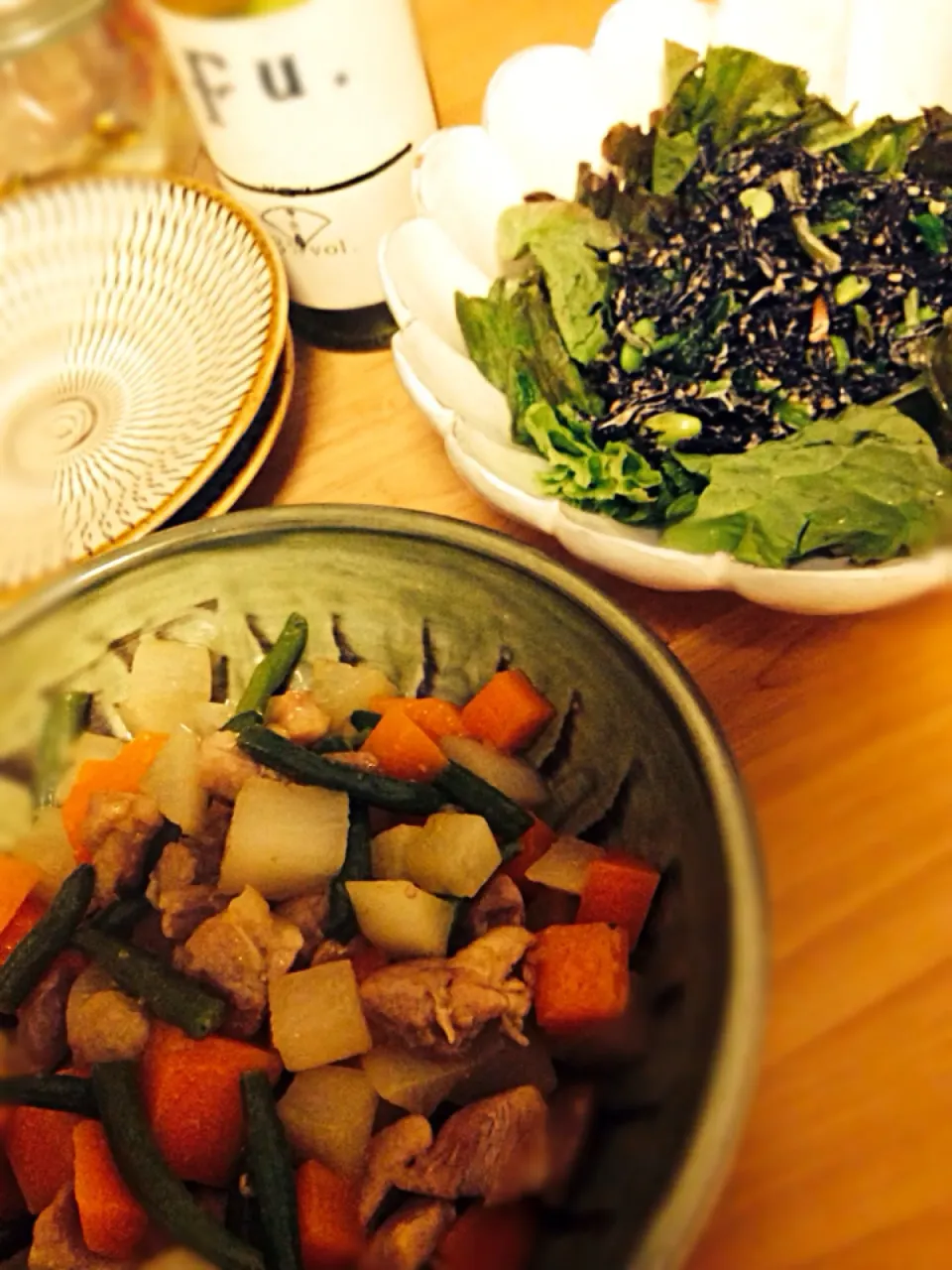 鶏肉と根菜の煮物、ひじきとほうれん草のサラダ|なななさん