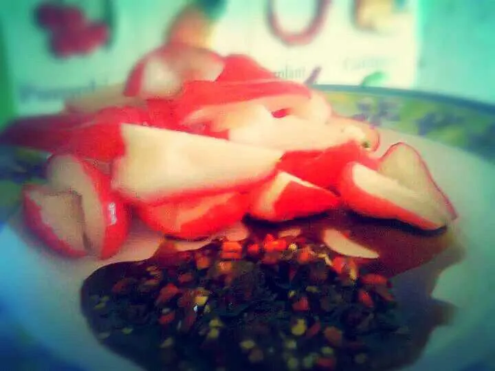 Snapdishの料理写真:Rujak Kecap Pedas Jambu Air|Meitha Tangka Lumentutさん