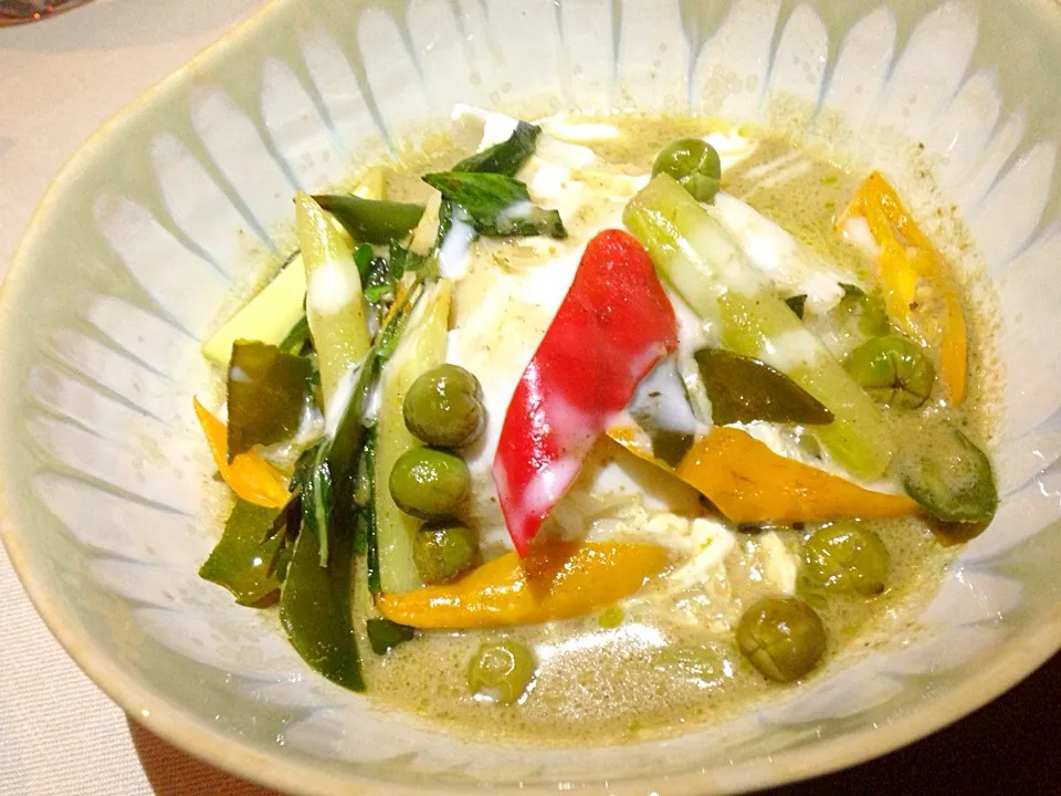 Snow Fish with Green Peas and Asparagus in Aromatic green curry|Obeoom Jumsai Na Ayudhyaさん