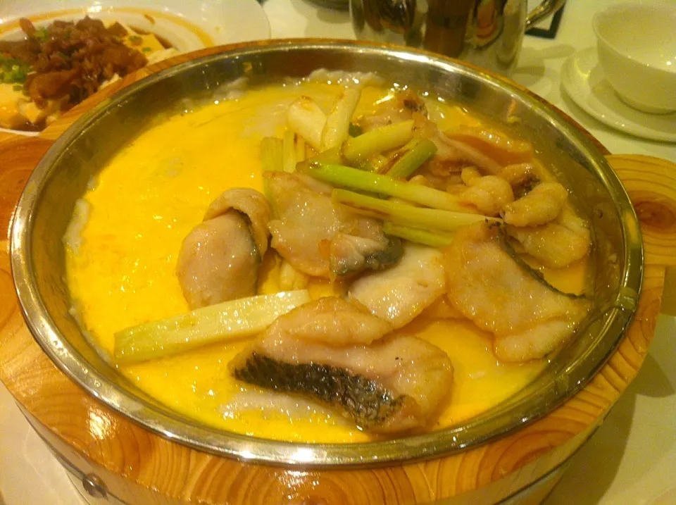 Steamed mashed fish cake topped with sliced fish|skyblueさん