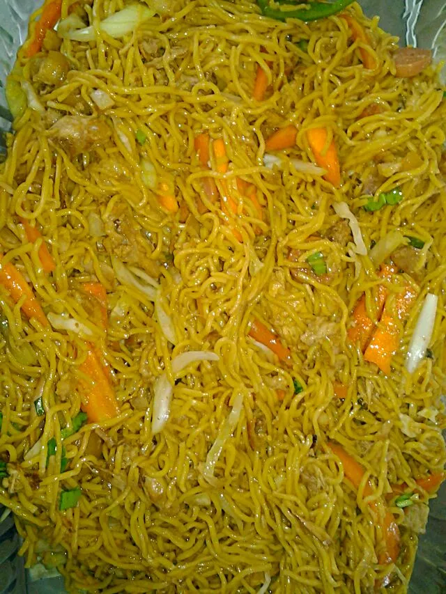 Snapdishの料理写真:Fideos chinos con vegetales, pollo y puerco.|Luis&LeidaGGさん