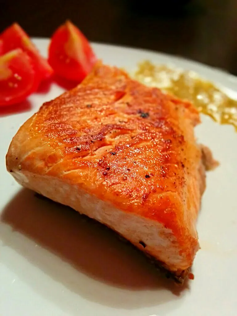 Snapdishの料理写真:salmon steak from fresh Swedish salmon|LucieFoodさん