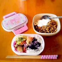 Snapdishの料理写真:お昼ごはん♡フルーツグラノーラ(無糖ヨーグルトかけ)|ｅｒｉさん