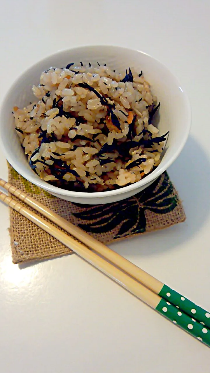 ごま油の風味香るひじきご飯|かなさん