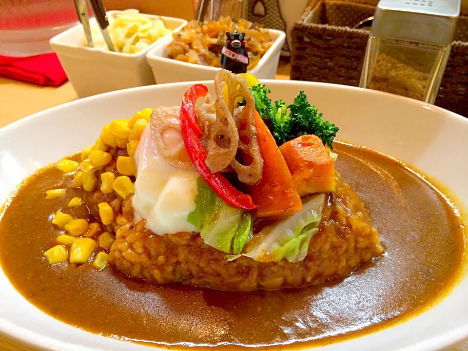 Snapdishの料理写真:マダムで野菜カレー大盛、温玉載せ2014#240 (999)|大阪カレー部長さん