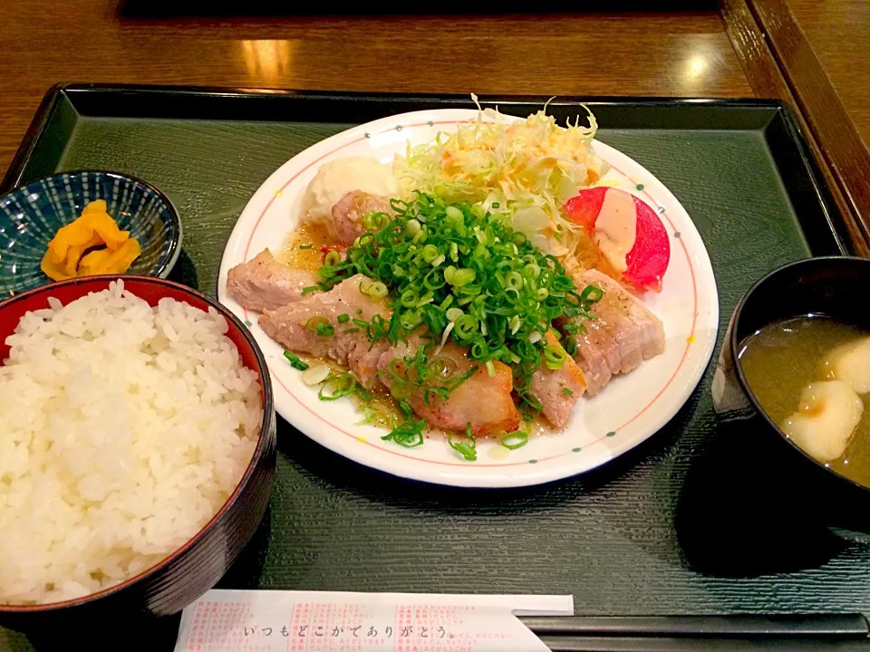 豚バラ塩だれ定食|こんどう かずゆきさん