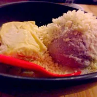 Snapdishの料理写真:Es Krim Durian Toping Keju — Indonesia|emaakbariさん