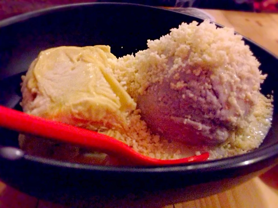 Snapdishの料理写真:Es Krim Durian Toping Keju — Indonesia|emaakbariさん