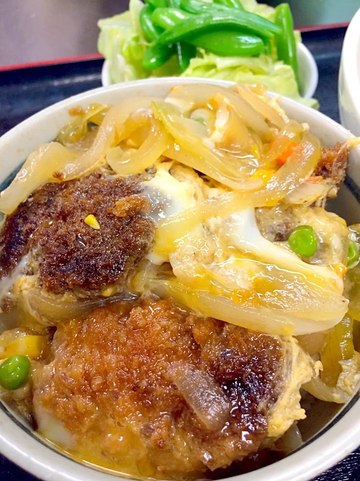 チキンカツ丼、スナップえんどうとレタスのサラダ|caoさん