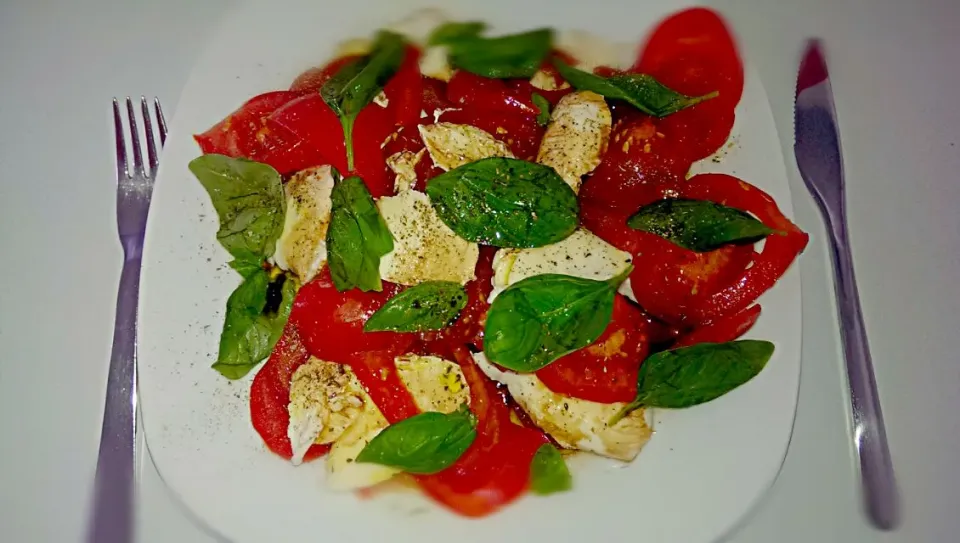 caprese for lunch|Clemens Gerthさん