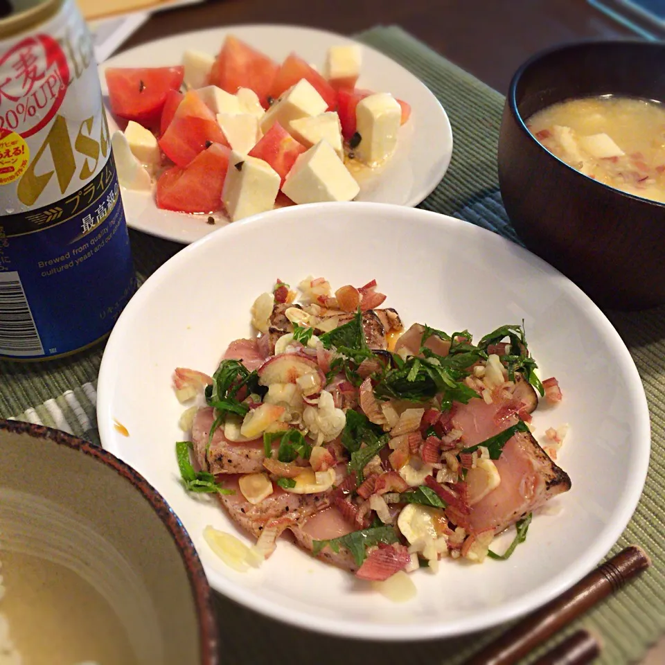マグロたたき モッツアレラトマトサラダ 味噌汁|さるさん