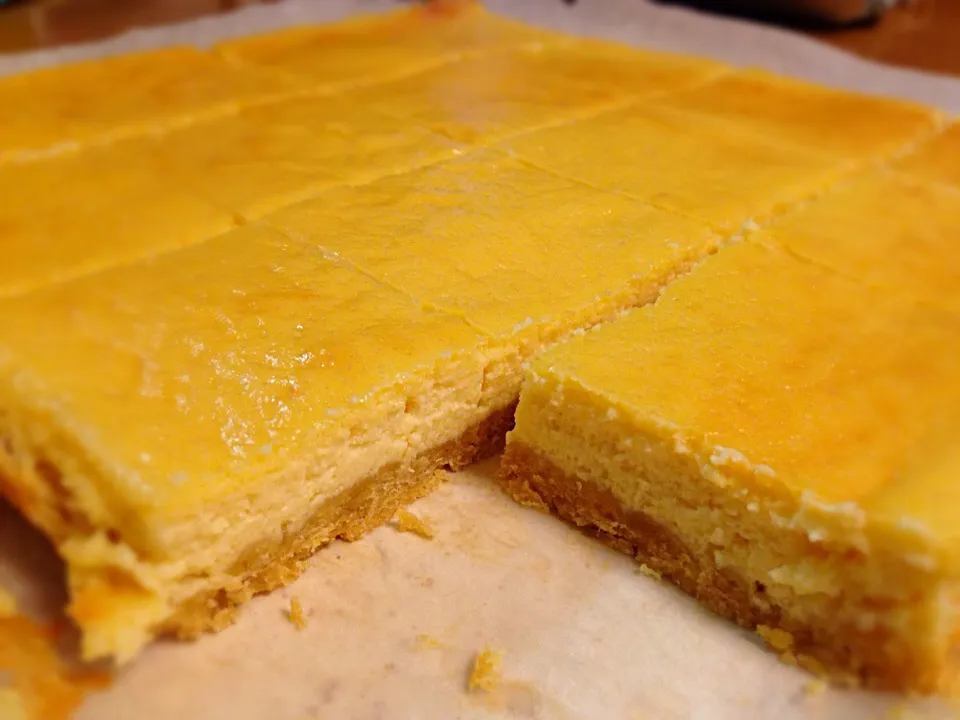 Snapdishの料理写真:Lemon cheesecake square :)|mさん