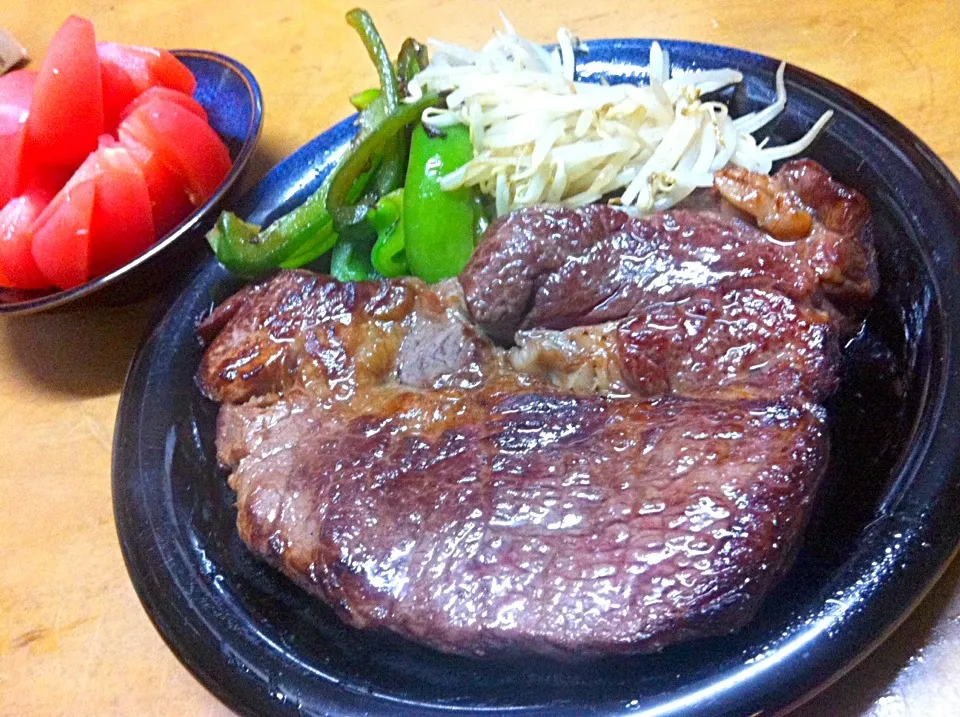 Snapdishの料理写真:ステーキ３５０g|TORUさん