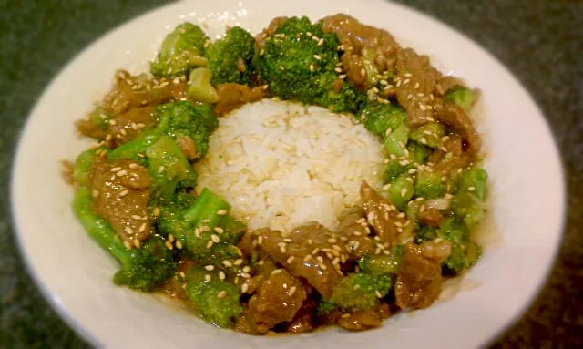 beef & broccoli with rice|Jiraphon Gさん