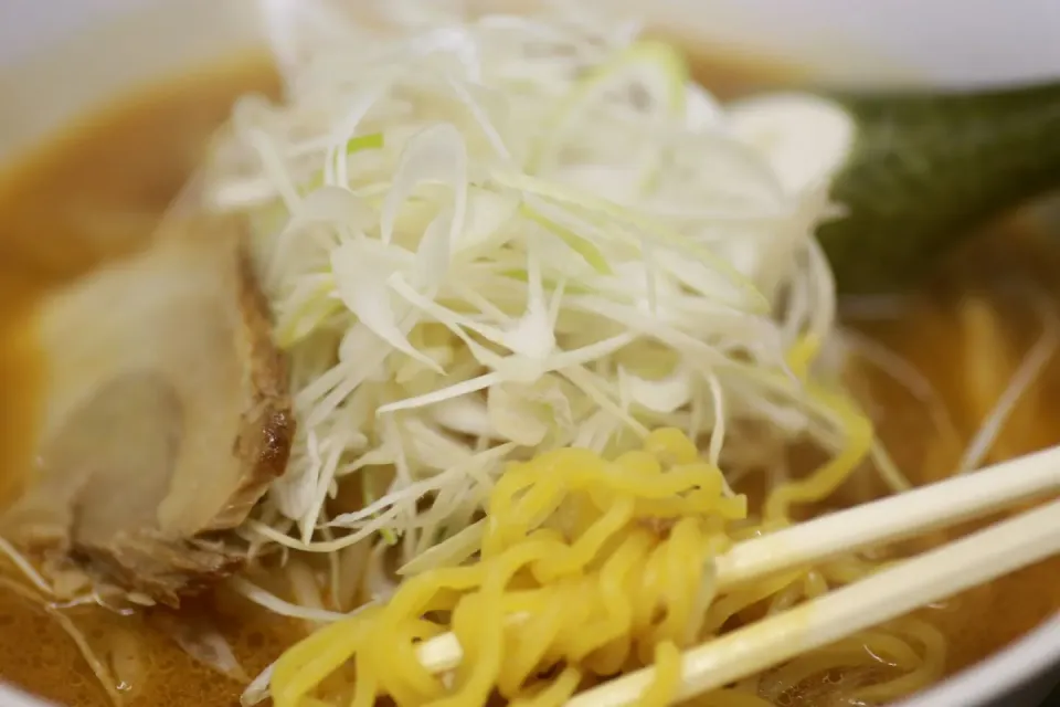 お昼ご飯は札幌味噌ラーメン♬|マカロンさん