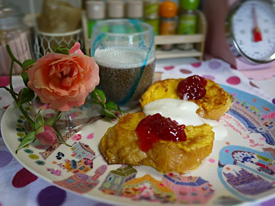 Snapdishの料理写真:フレンチトースト with 白桃クリーム＆あまおう苺ジャム|石川洋子さん