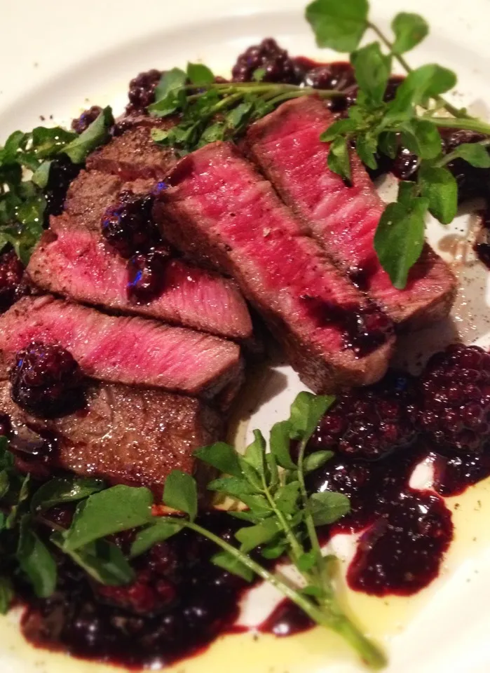 ビーフステーキ ブラックベリーソース|mariさん