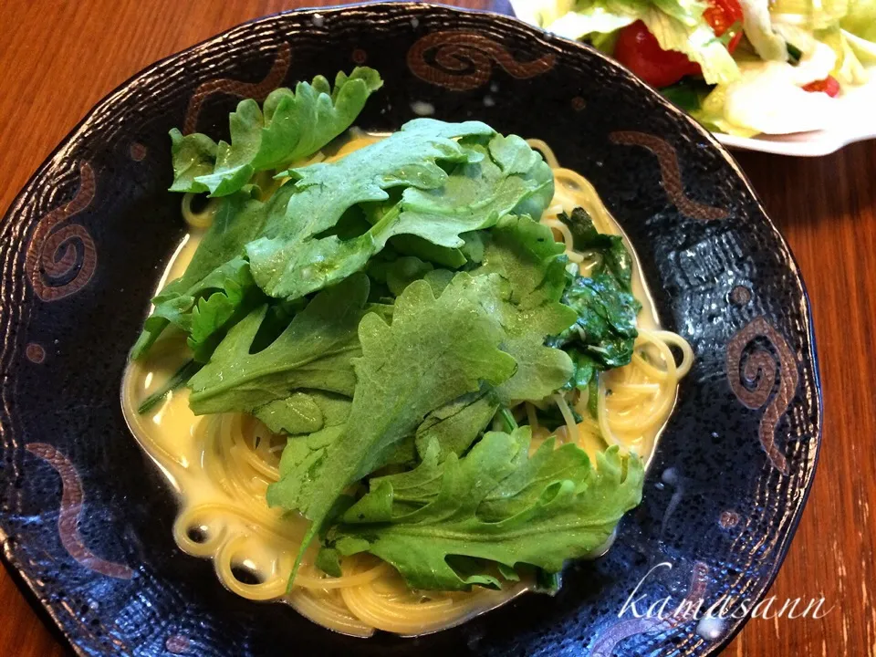 Snapdishの料理写真:Kentaro Kayamaさんの料理 今日のまかない「THE 春菊🌿」|かまさん