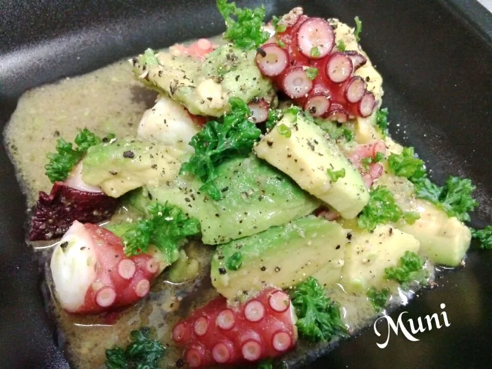 namastelotus michakoさんのGarlic marinade of octopus and  avocado/タコとアボカドのガーリックマリネ|key♪さん