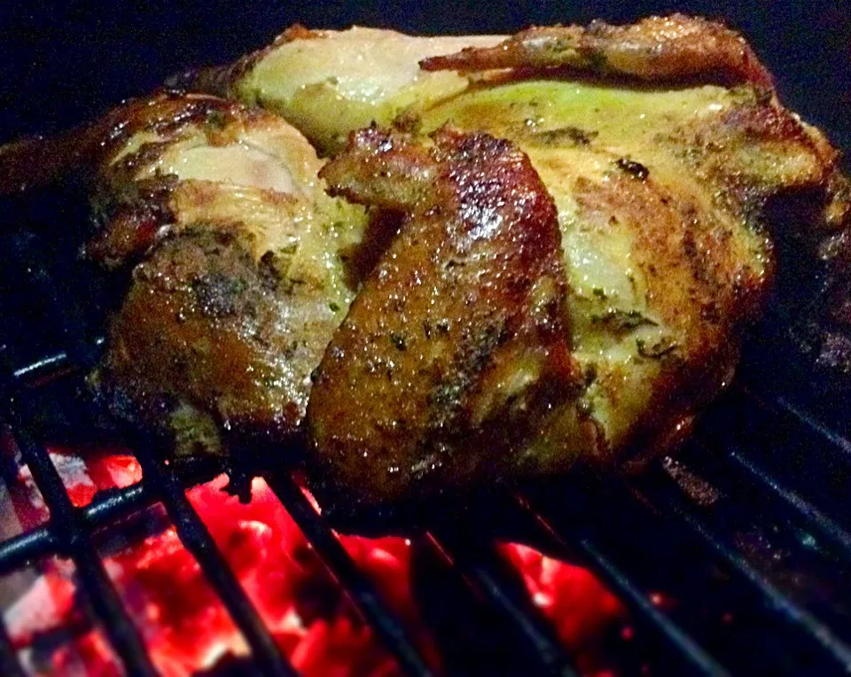 Grilled lemon and rosemary chicken over charcoal. Very tasty|woodfiredさん