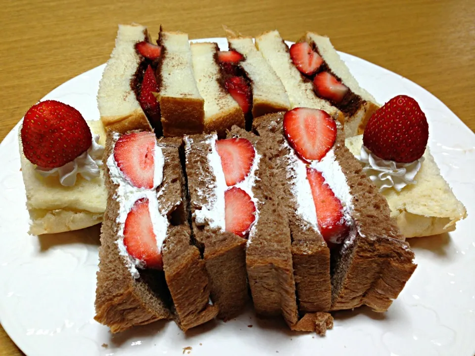 手作り食パンでイチゴサンド🍓🍓|川上千尋さん