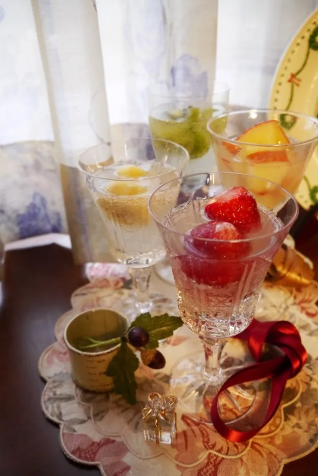 Snapdishの料理写真:FROZEN FRUITS IN LEMONADE|メイスイさん