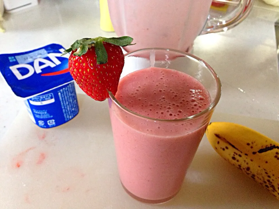 Strawberry banana smoothie🍓|viviさん