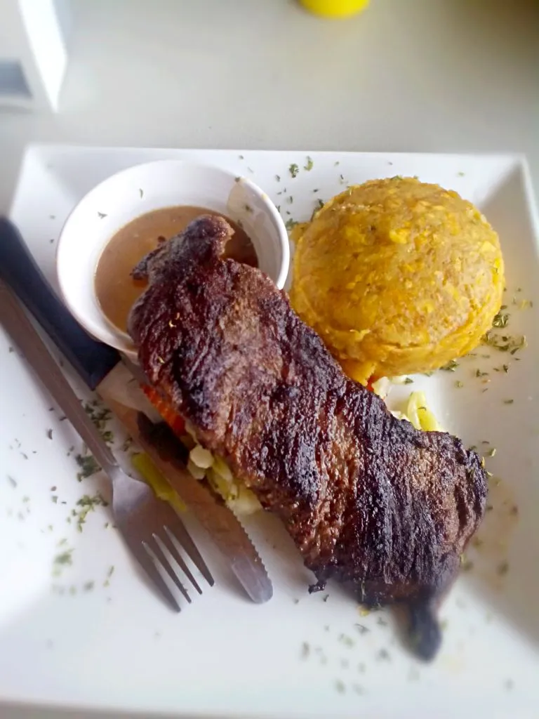 Mofongo con Churrasco(Rico Paladar Restaurant)|Yari Gonzálezさん