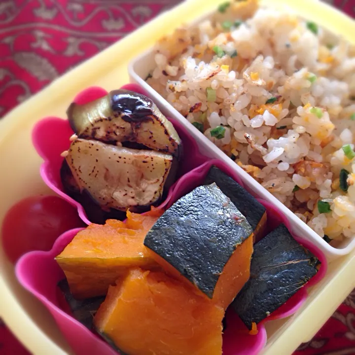 南瓜の煮物とジャコと玉子の炒飯弁当|もえさん