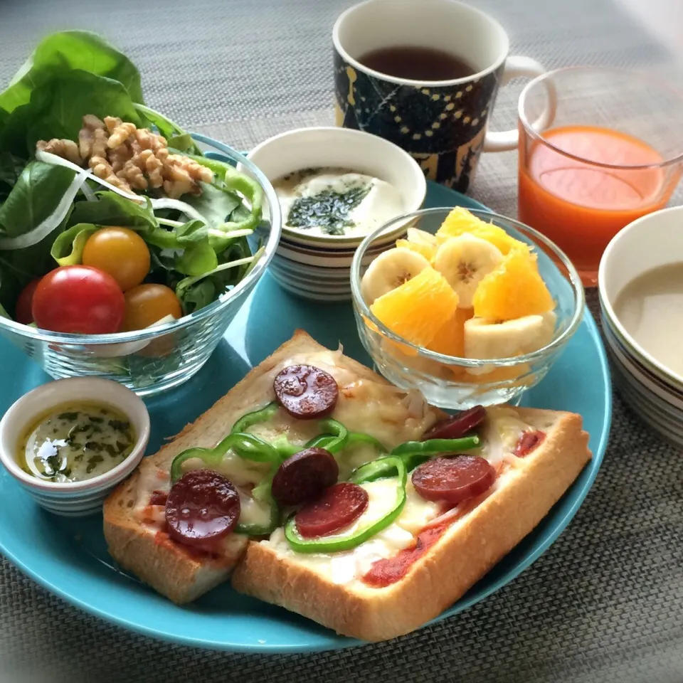 ピザトーストの朝ごはん|ぺんぎんさん