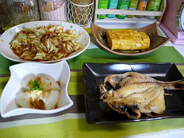 まるまさんの新玉ねぎ  焼きえぼ鯛  キャベツのゴマ味噌炒め  だし巻き卵|石川洋子さん